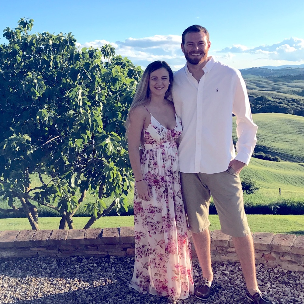 Gorgeous floral maxi, only worn once. Perfect for all of your spring events!